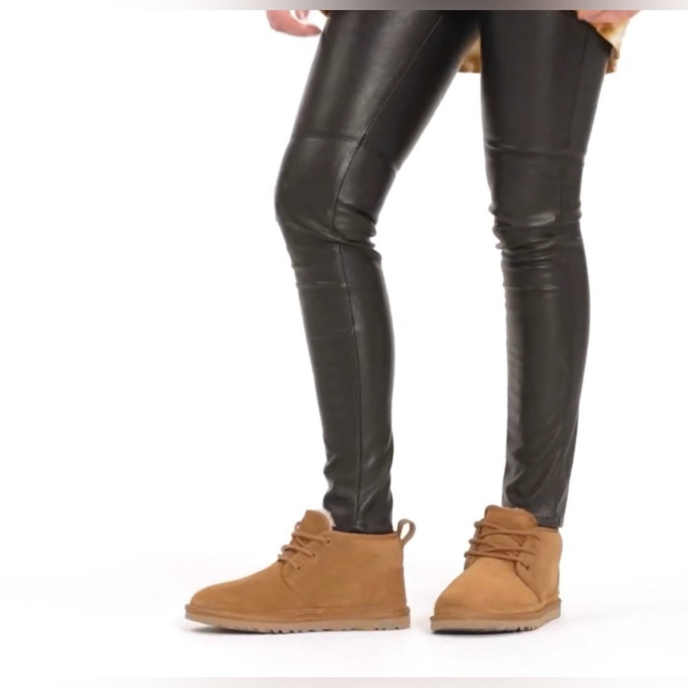 New size 8 Ugg Neumel boots